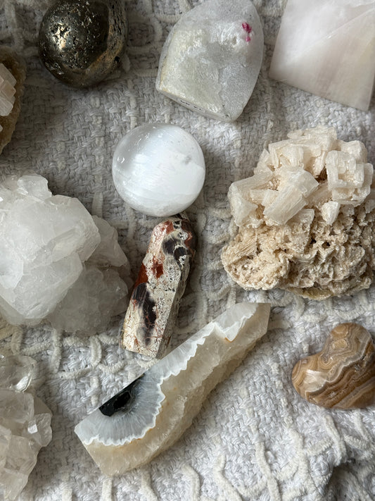 STEAL DEAL⭐️🤍White/Beige/ Gold Crystal Bundle ✨