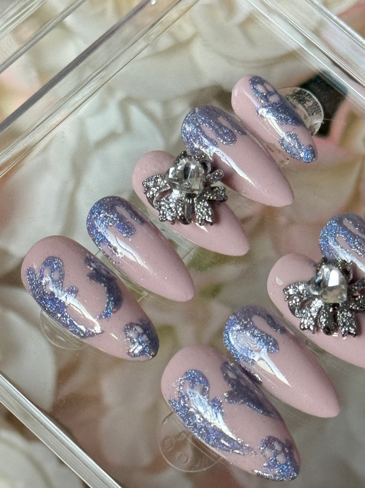 ‘Glam Ghouls’ Spooky Season Reusable Press on Nailss